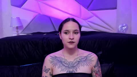 Snapshot of annythomsonn chatting on February 1, 1:44 am AnnyT online show from February 1, 1:44 am