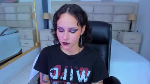 Snapshot of annythomsonn chatting on October 12, 8:54 pm AnnyT online show from October 12, 8:54 pm
