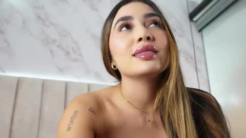Snapshot of annyy_rosse chatting on October 20, 6:51 am ANNYY online show from October 20, 6:51 am