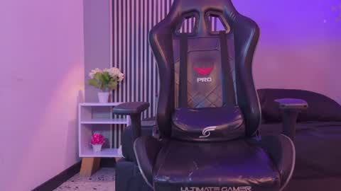 Anthonella Smiith online show from May 1, 5:12 am