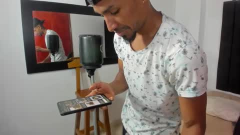 Snapshot of anthoy_wayans chatting on October 24, 1:17 am online show from October 24, 1:17 am