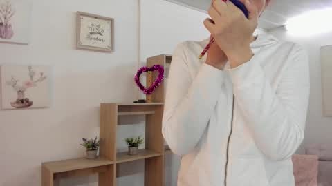 Snapshot of antoneella__ chatting on October 15, 12:17 pm Antonella online show from October 15, 12:17 pm