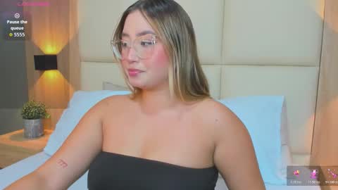 A N T O N E L L A  online show from November 18, 12:52 pm