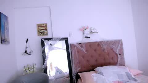 Snapshot of antonella_mcry chatting on October 10, 9:04 am antonella online show from October 10, 9:04 am