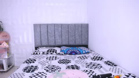 Snapshot of antonella_mcry chatting on February 18, 2:49 am antonella online show from February 18, 2:49 am