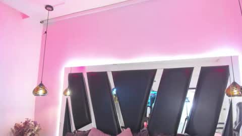 A N T O N E L L E  online show from November 25, 11:09 am