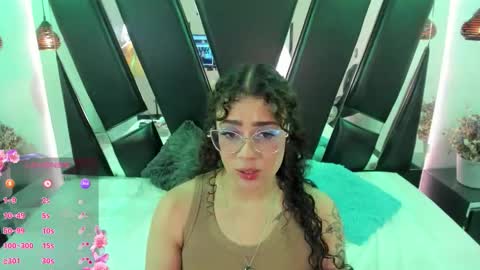 A N T O N E L L E  online show from September 24, 11:28 am