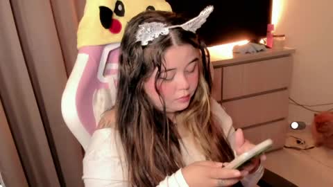   Independent model  online show from April 15, 2:53 pm