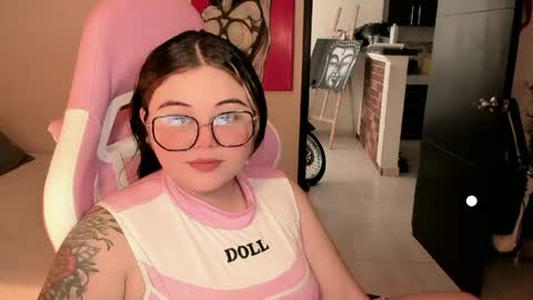   Independent model  online show from May 22, 5:42 pm