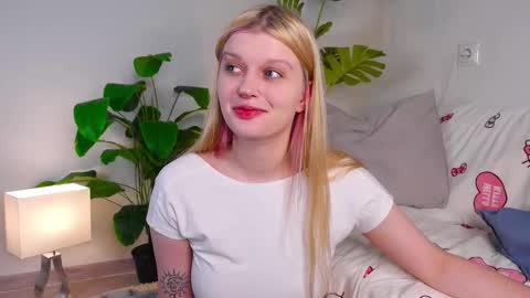 any_mo0n online show from October 11, 8:08 am