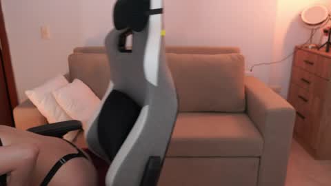 anya online show from April 19, 8:44 pm