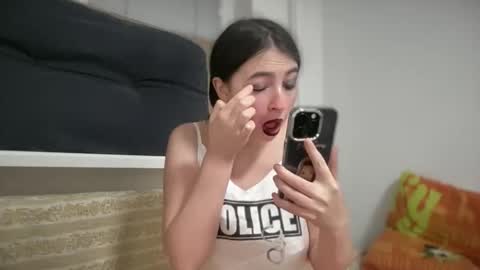 aphr0dite22 online show from March 18, 10:04 pm