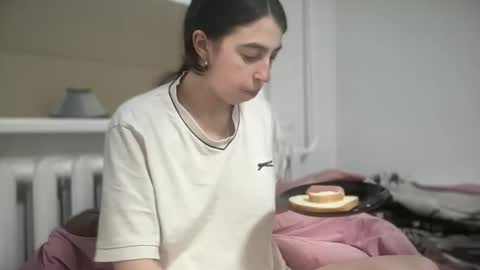 aphr0dite22 online show from April 8, 8:17 am