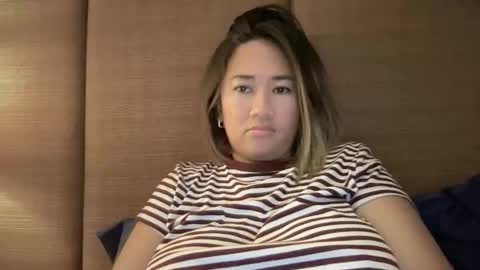 Snapshot of apple_pie_love chatting on October 17, 7:23 am Anika online show from October 17, 7:23 am