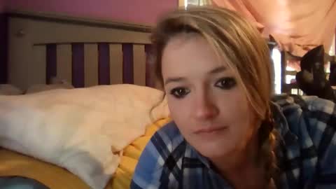 Snapshot of april91d chatting on October 28, 8:43 pm whats your fantasy online show from October 28, 8:43 pm