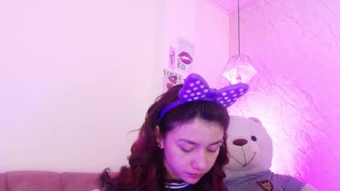 Snapshot of april_bennett chatting on October 6, 12:01 pm online show from October 6, 12:01 pm