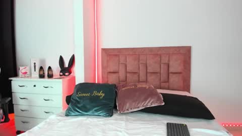 april collinsxx online show from March 25, 11:22 pm