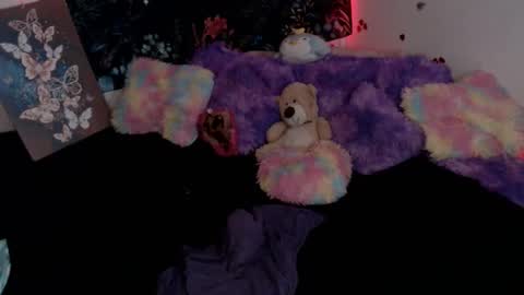 april_l6 online show from November 1, 1:06 am