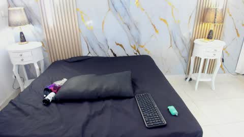 aprillross online show from April 6, 12:39 pm