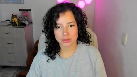 aqua emilly online show from November 27, 11:45 pm