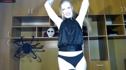 Snapshot of aqualen chatting on October 10, 1:06 pm aqualen online show from October 10, 1:06 pm