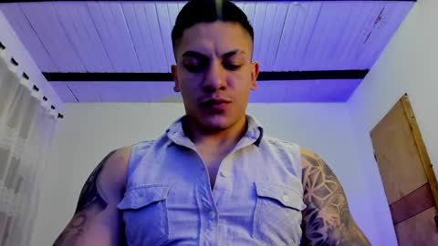 Snapshot of aquiles_51 chatting on February 13, 1:19 am Jonathan online show from February 13, 1:19 am