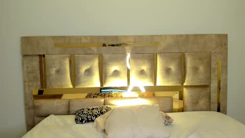 Ari  online show from October 3, 6:10 am