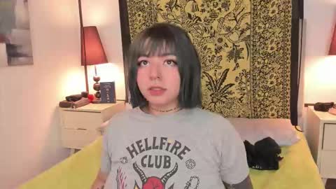 aria y orien  online show from November 5, 11:12 am