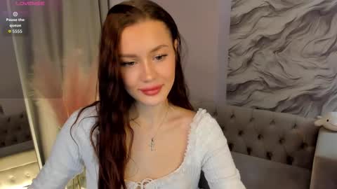 aria_mila online show from December 3, 11:33 am