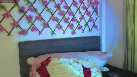 aria_silk online show from April 13, 9:08 pm