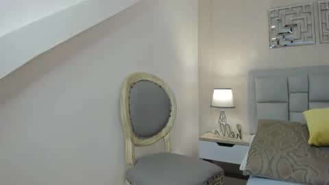 aria_walker_ online show from February 21, 11:46 am