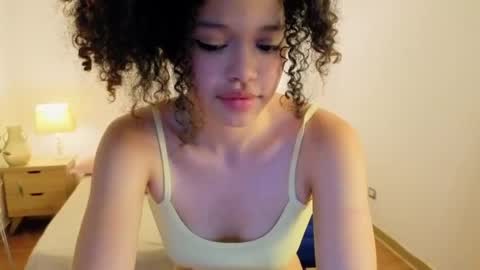 ariaa_23 online show from May 12, 4:05 pm