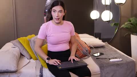 Ariaa online show from April 20, 6:33 pm