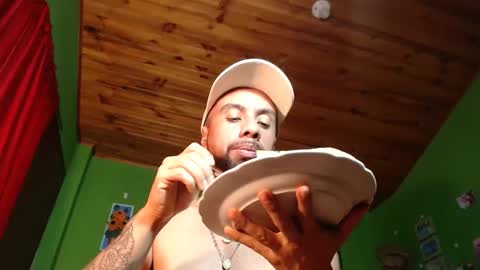 Snapshot of arian_pervert chatting on February 26, 3:10 pm arian pervert online show from February 26, 3:10 pm