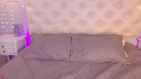 ariana_carterr online show from April 25, 7:22 pm