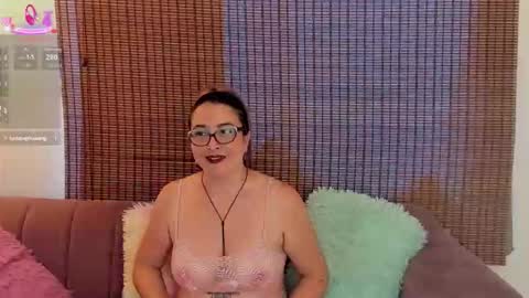 Ariana Cruz online show from May 7, 4:46 pm
