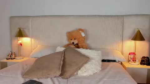 Susan online show from March 19, 8:25 pm