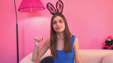Snapshot of arianaallens chatting on October 21, 9:25 am Ariana online show from October 21, 9:25 am