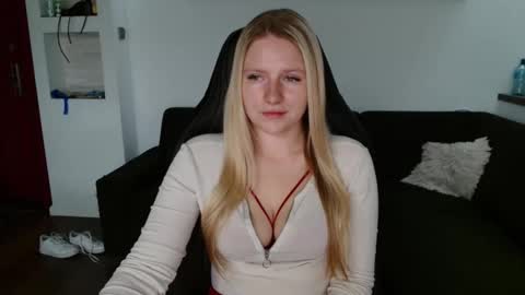 arianaluxe online show from April 20, 7:33 am