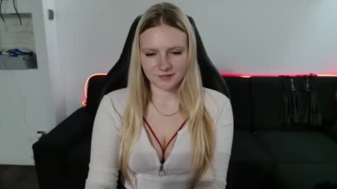 arianaluxe online show from January 18, 9:18 am