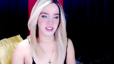 ARIANNE CUMS  online show from April 14, 7:11 am