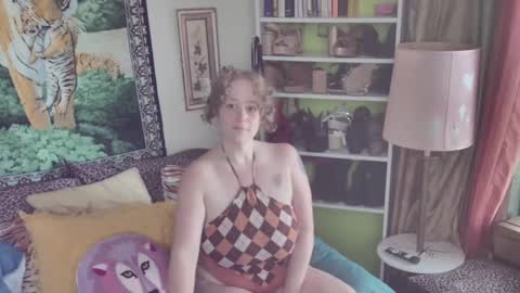 Snapshot of arielabai chatting on October 1, 7:24 pm Arielle Ari online show from October 1, 7:24 pm