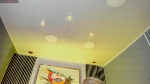 arisunshine77 online show from March 29, 7:32 am