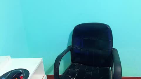 arnelux72 online show from February 22, 7:01 am