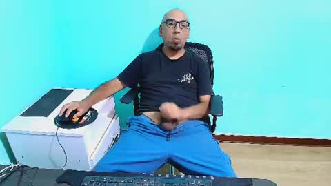 arnelux72 online show from July 13, 5:44 am