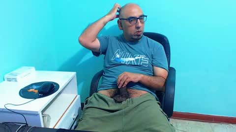 arnelux72 online show from March 4, 5:42 am