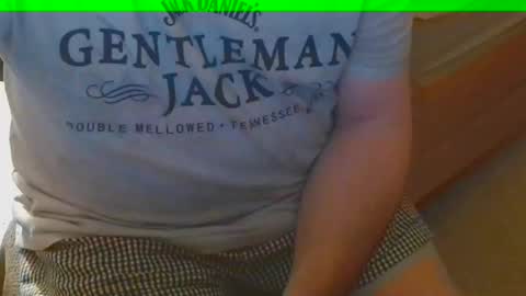 Snapshot of arnie12 chatting on October 19, 11:04 am Arnie  online show from October 19, 11:04 am