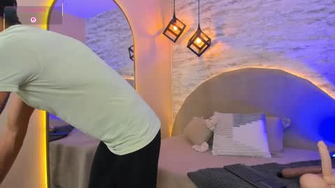 ARON BOLT online show from April 6, 11:28 pm