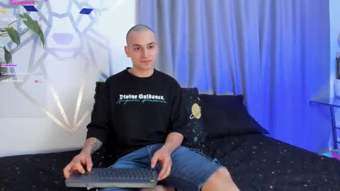 Snapshot of aron_santoro1 chatting on January 15, 3:54 am Aron Santoro online show from January 15, 3:54 am