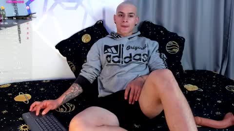 Snapshot of aron_santoro1 chatting on December 27, 7:08 am Aron Santoro online show from December 27, 7:08 am